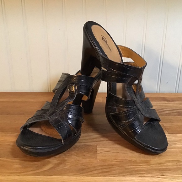 Sweet Leather Sandals - Picture 1 of 7